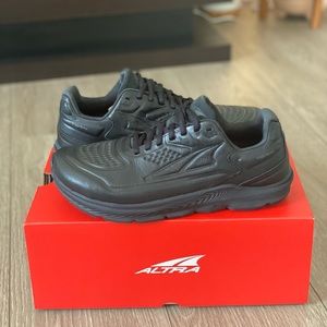 Brand new Altra Women's Torin Leather shoes. Size: 9. Color: Black